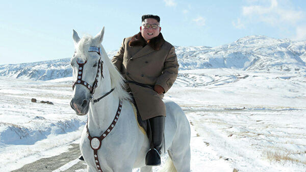 Ким Чен Ын верхом на белом коне посетил революционные места у подножия Пэктусана
