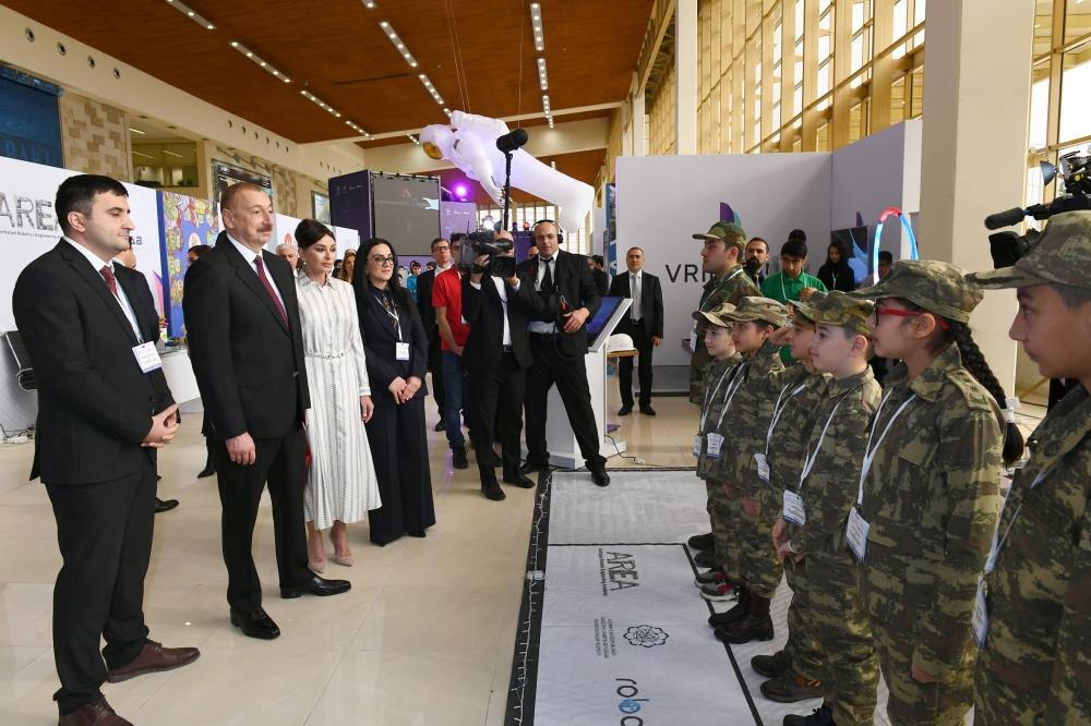Президент Ильхам Алиев и Первая леди Мехрибан Алиева ознакомились с выставкой “Bakutel-2019” (ФОТО)