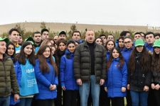 Президент Азербайджана Ильхам Алиев и Первая леди Мехрибан Алиева приняли участие в акции по посадке деревьев в Шамахинском районе (ФОТО)