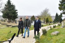 Президент Азербайджана Ильхам Алиев и Первая леди Мехрибан Алиева ознакомились с работами по благоустройству, проведенными вокруг усыпальницы Шаххандан в Шамахы (ФОТО) (Версия 2)