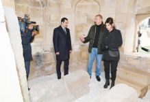 Президент Азербайджана Ильхам Алиев и Первая леди Мехрибан Алиева ознакомились с работами по благоустройству, проведенными вокруг усыпальницы Шаххандан в Шамахы (ФОТО)