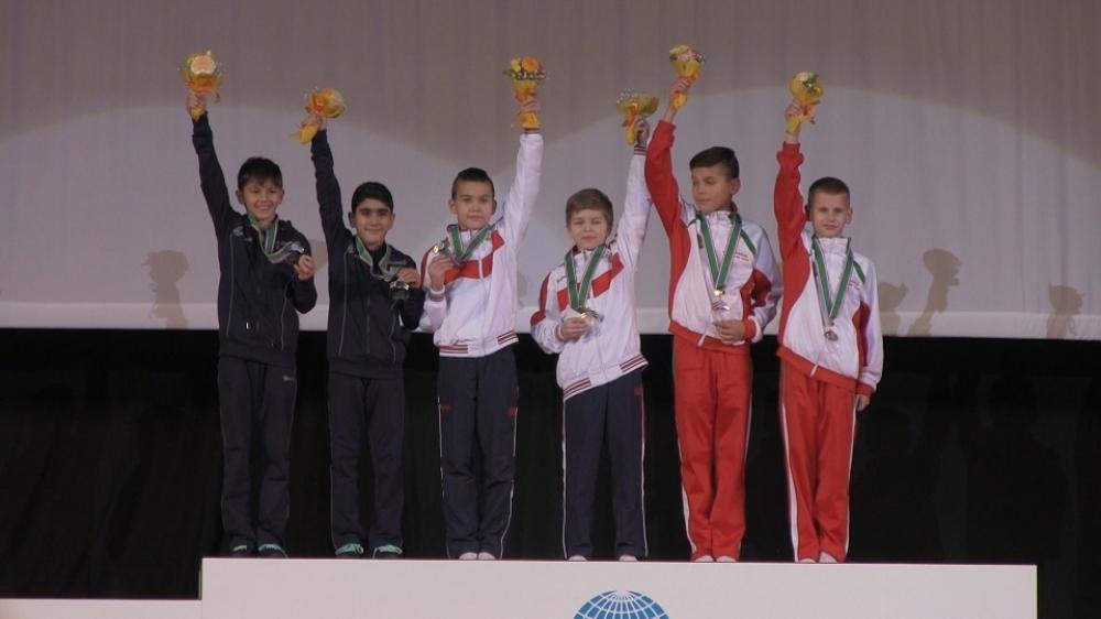 Азербайджанские гимнасты заняли второе место на мировых соревнованиях возрастных групп по прыжкам на батуте (ФОТО)