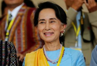 Myanmar leader Suu Kyi departs for genocide hearings amid fanfare at home