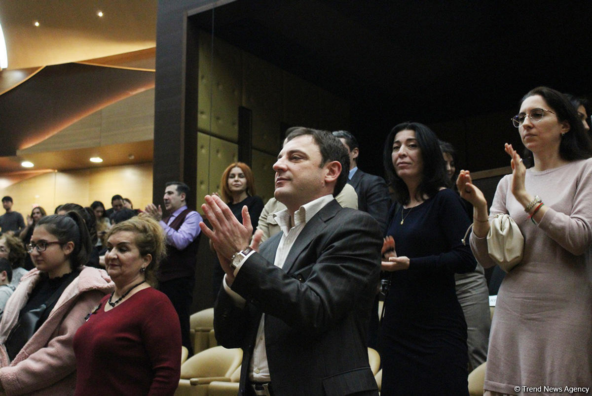Когда сила духа творит чудеса. Это азербайджанский Стиви Уандер (ВИДЕО, ФОТО)