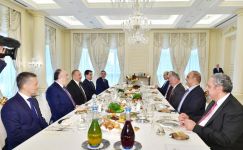 Состоялся рабочий обед Президента Азербайджана с Королем Иордании (ФОТО)