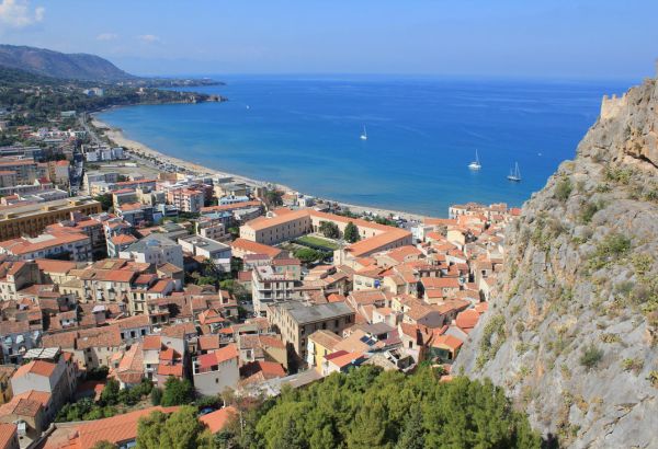 Мэр Муссомели расскажет, как купить дом на Сицилии за один евро