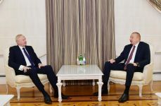 President Ilham Aliyev receives BP Chief Executive Officer (PHOTO)