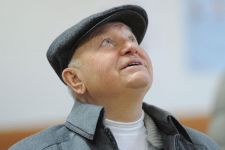 Первую кепку Юрию Лужкову подарили во время визита в Баку (ФОТО)