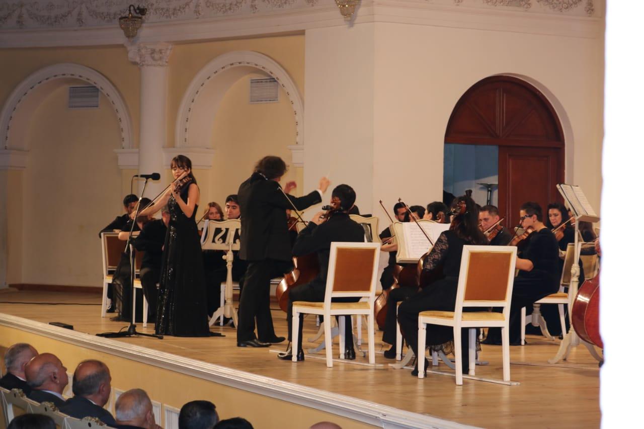 В Государственной филармонии прошел вечер, посвященный памяти общенационального лидера Гейдара Алиева (ФОТО)