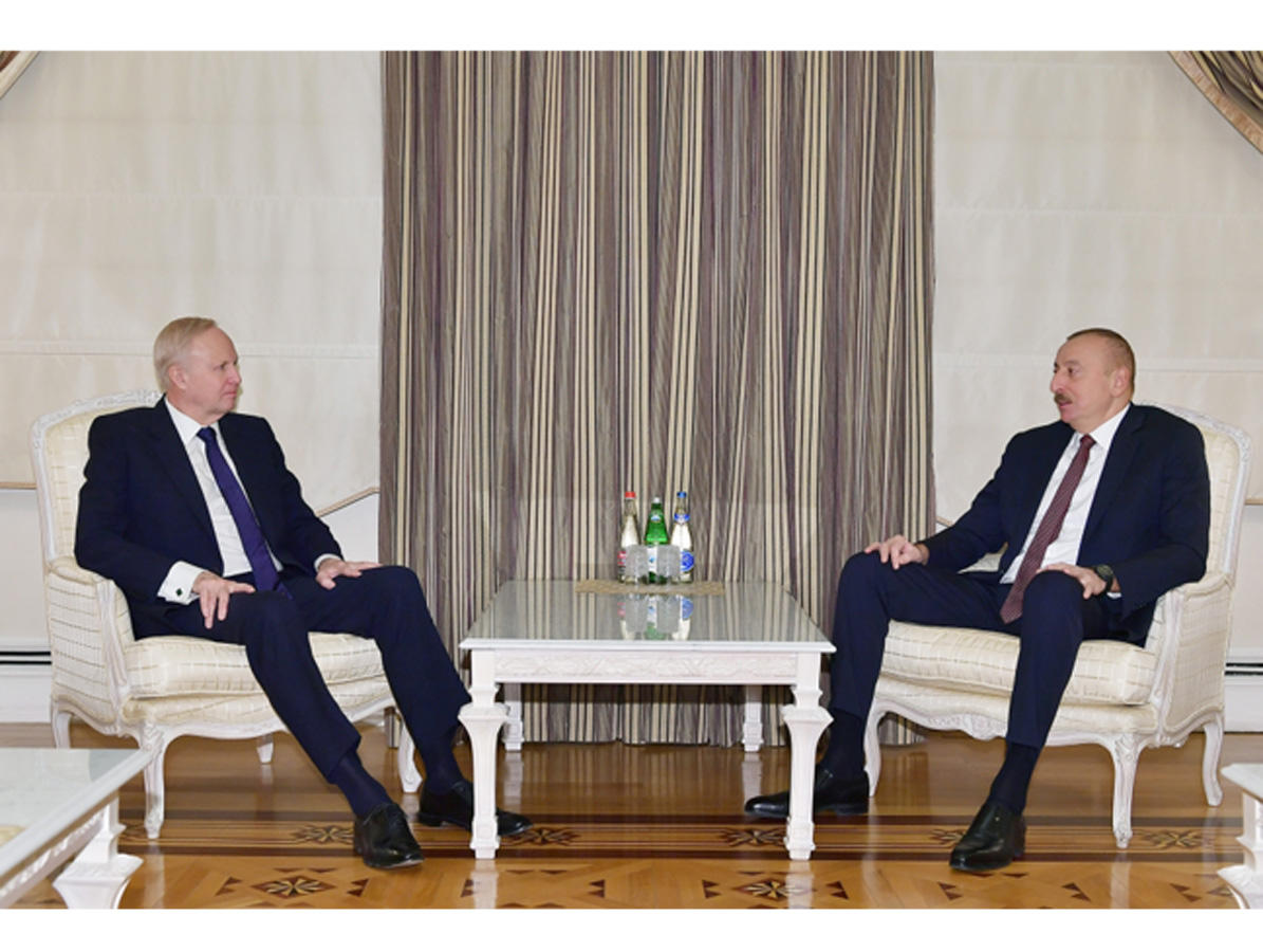 President Ilham Aliyev receives BP Chief Executive Officer (PHOTO)