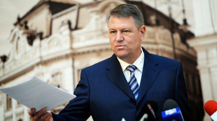 Президент Румынии лишил 12 человек государственных наград