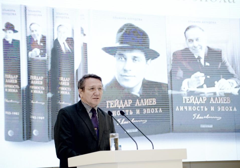 В Центре Гейдара Алиева состоялась презентация трехтомного романа-исследования «Гейдар Алиев. Личность и эпоха» (ФОТО)