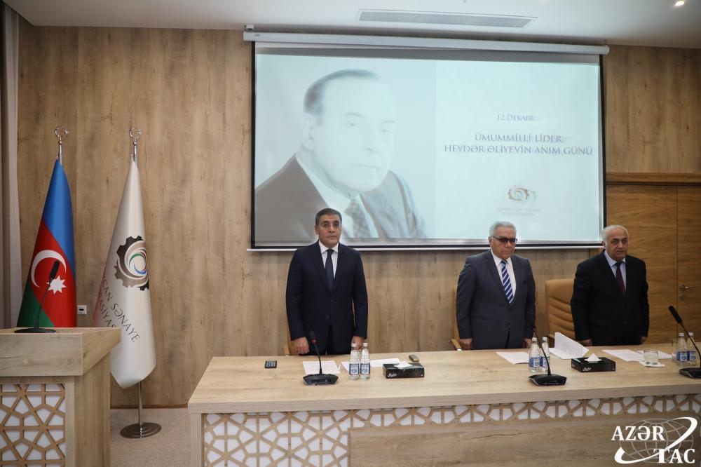 В ОАО ”Азербайджанская промышленная корпорация" состоялось мероприятие, посвященное дню почтения памяти общенационального лидера Гейдара Алиева (ФОТО)