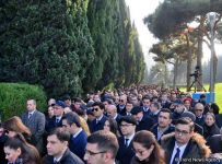 Общественность Азербайджана чтит память  великого лидера Гейдара Алиева (ФОТО)