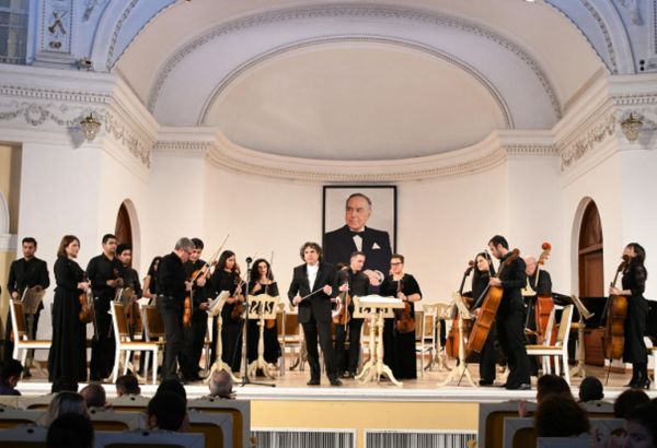 В Филармонии прошел вечер, посвященный памяти общенационального лидера Гейдара Алиева (ФОТО)