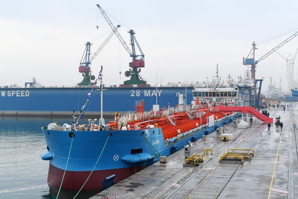 Президент Ильхам Алиев принял участие в сдаче в эксплуатацию первого танкера, построенного на Бакинском судостроительном заводе (ФОТО) (версия 2)