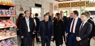 В Баку открылся центральный магазин торговой сети «Украинские продукты» (ФОТО)