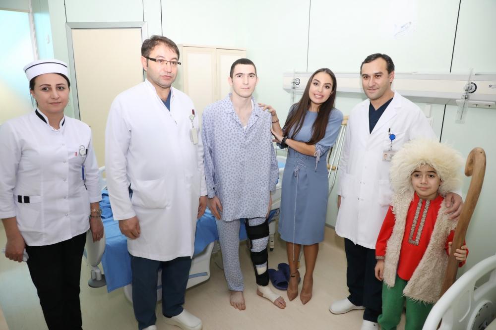 Heydər Əliyev Fondunun vitse-prezidenti Leyla Əliyeva Milli Onkologiya Mərkəzinin Uşaq Klinikasında müalicə alan uşaqları ziyarət edib (FOTO)