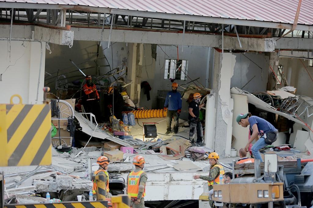 Число погибших при землетрясении на Филиппинах достигло восьми