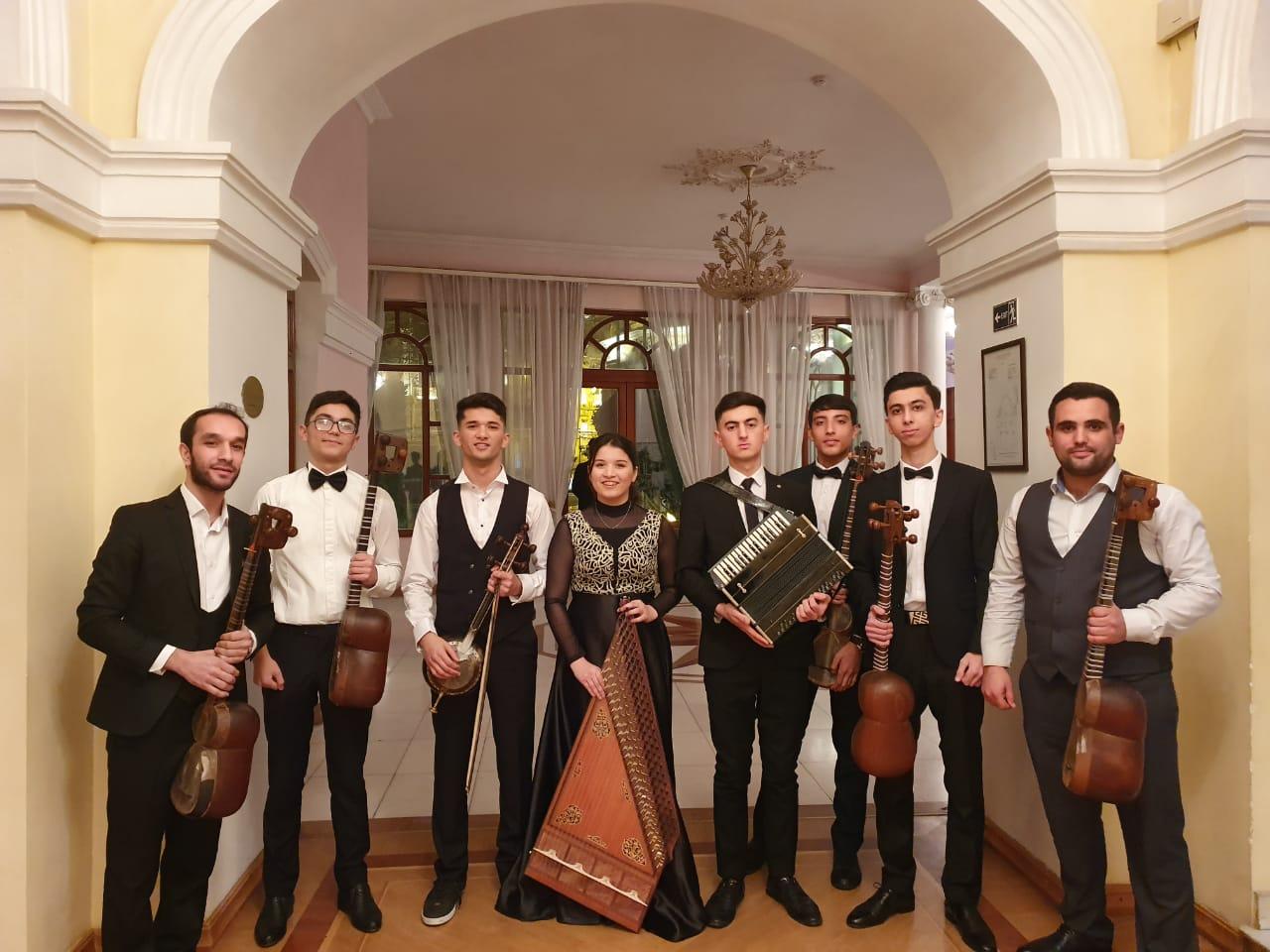 Национальные музыкальные инструменты и азербайджанская молодежь (ФОТО)