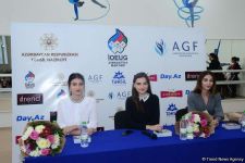 Members of Azerbaijan's national rhythmic gymnastics team meet with young athletes (PHOTO)