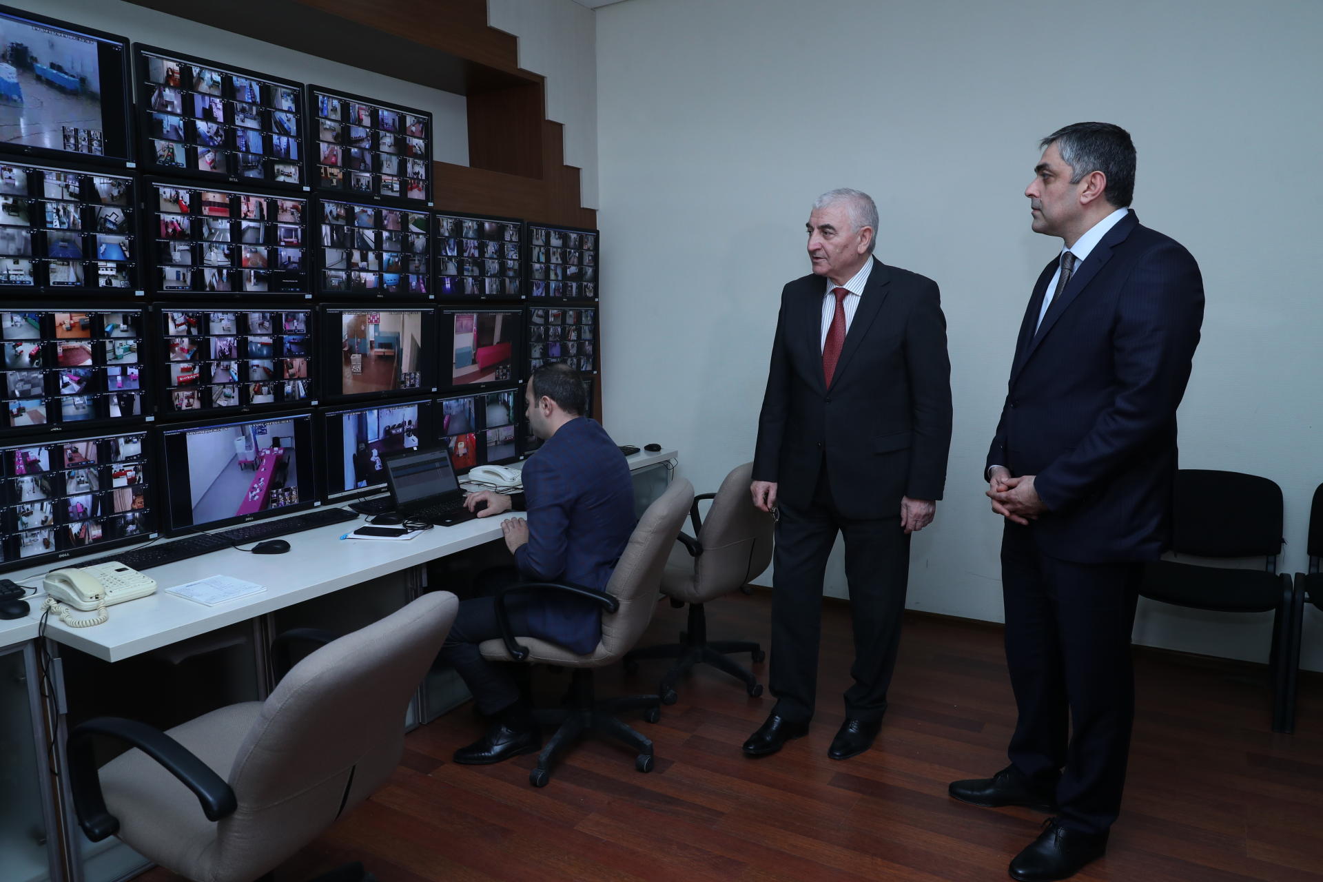 Для обеспечения прозрачности выборов проведен осмотр ЦТК над веб-камерами (ФОТО)