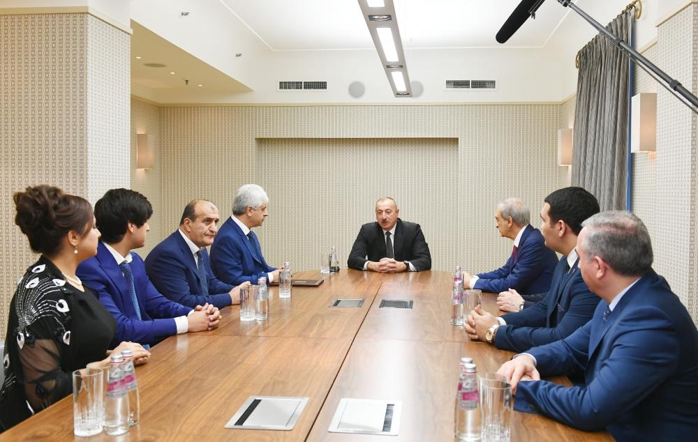 Президент Ильхам Алиев встретился в Санкт-Петербурге с руководителями организаций диаспоры Азербайджана (ФОТО)