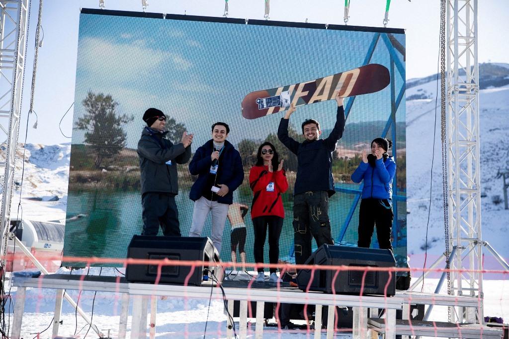 Экстремальная зима в Азербайджане – головокружительный драйв с гигантским экскаватором  (ВИДЕО, ФОТО)