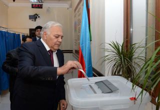 Speaker of Azerbaijani Parliament casts vote municipal elections