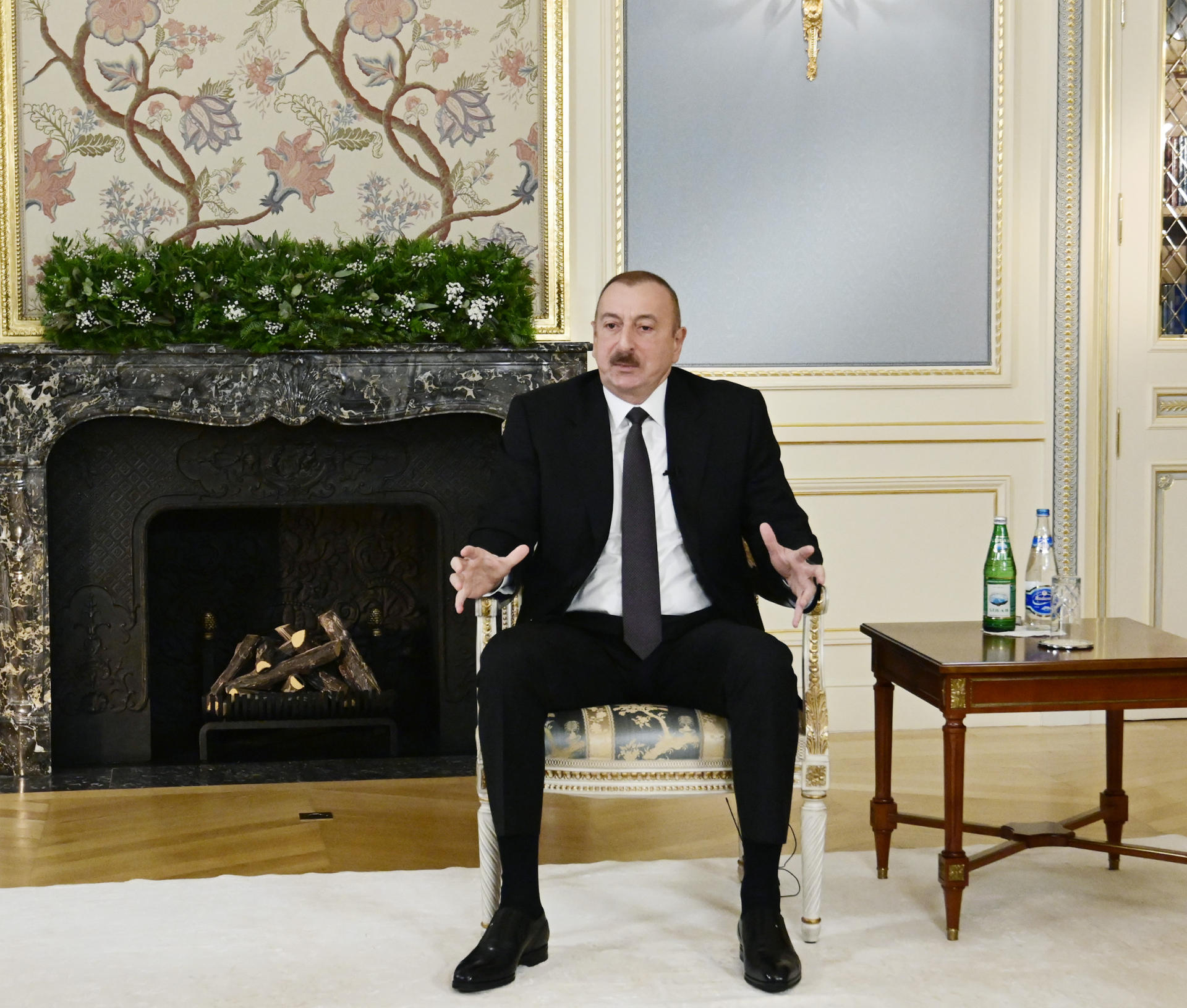 President Ilham Aliyev gave interview to a group of local journalists on results of the year (PHOTO/VIDEO)
