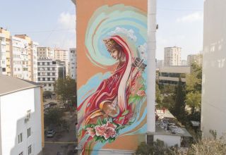 Дома Баку украсил один из лучших художников Европы: Нас просто заваливали фруктами (ФОТО)