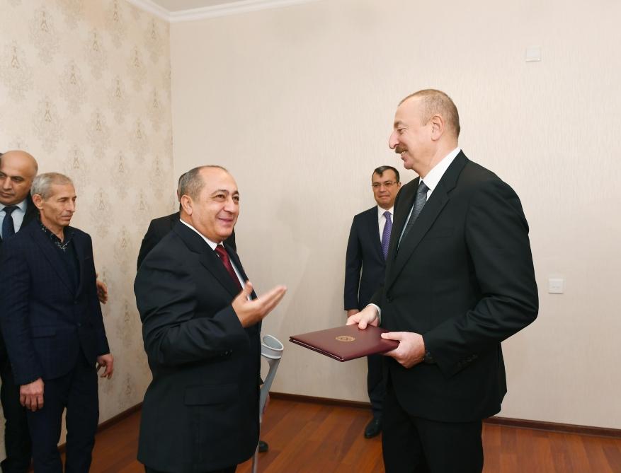 President Aliyev attends ceremony held to give out apartments to Karabakh war vets (PHOTO)