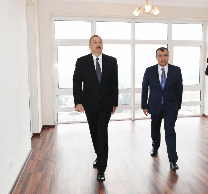 Состоялась церемония предоставления квартир и автомобилей инвалидам Карабахской войны и приравненным к ним лицам
В церемонии принял участие Президент Ильхам Алиев (ФОТО)