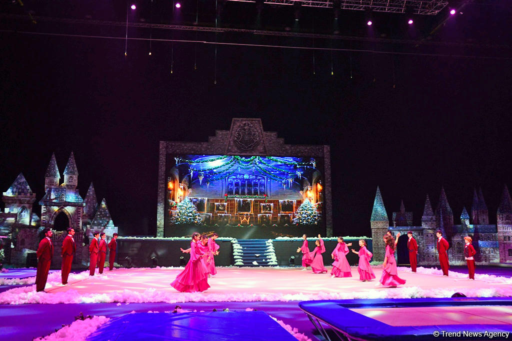 В Национальной арене гимнастики представлено грандиозное новогоднее шоу (ФОТО)
