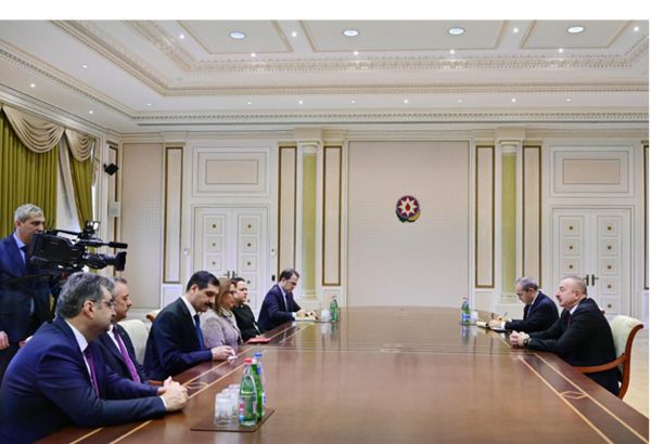 President Ilham Aliyev receives delegation led by Turkish minister of trade (PHOTO)
