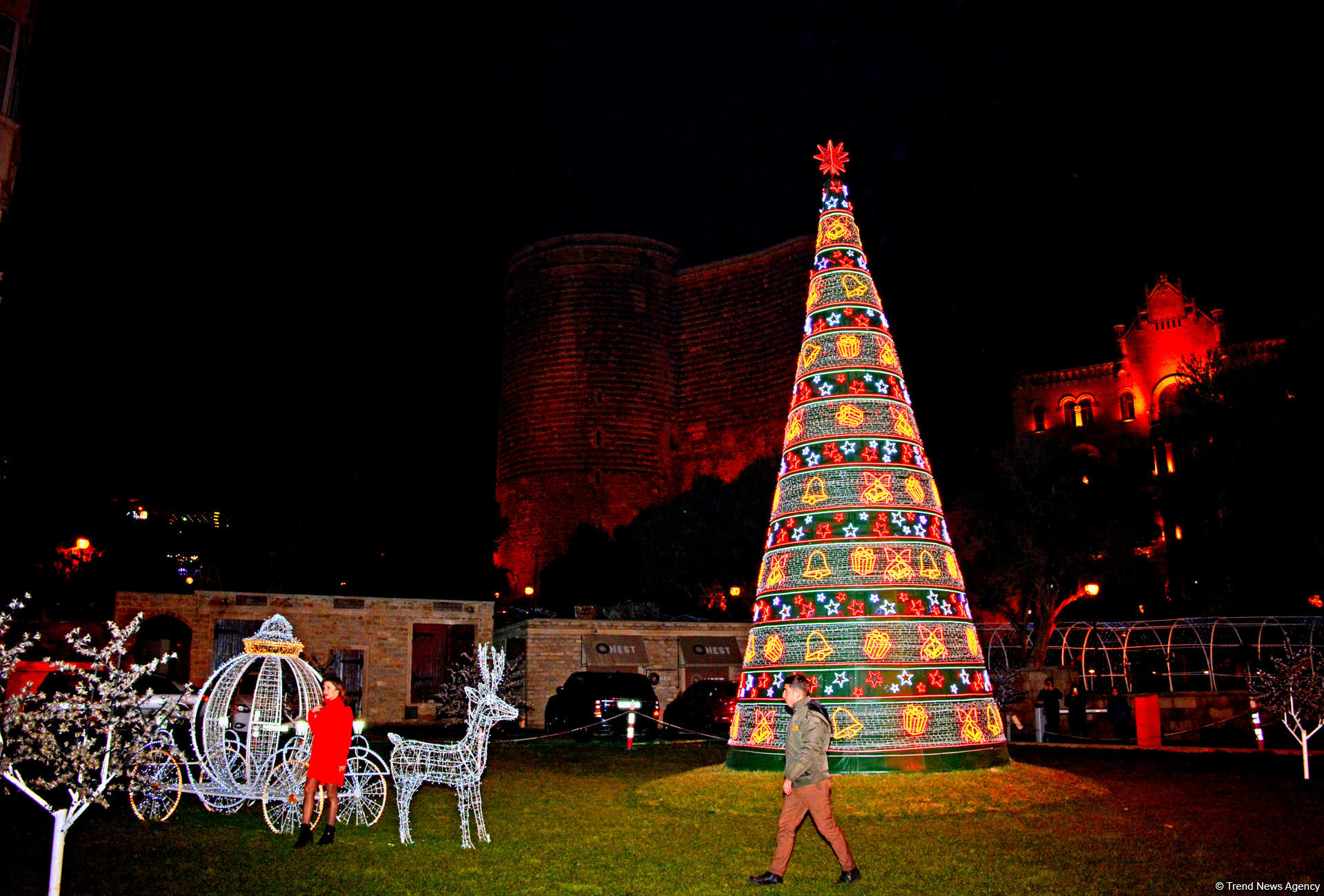 Azerbaijan’s capital Baku in anticipation of New Year (PHOTO)