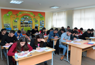 В вузах Азербайджана продлен учебный год (ФОТО)