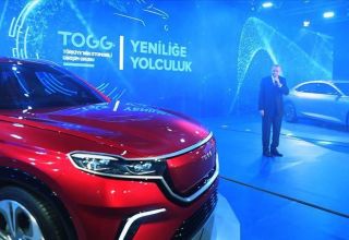 Эрдоган сел за руль первого турецкого отечественного автомобиля (ФОТО)