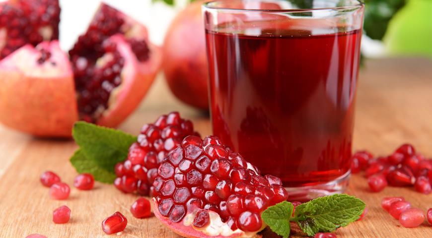 Azerbaijan's cannery increases production of pomegranate juice