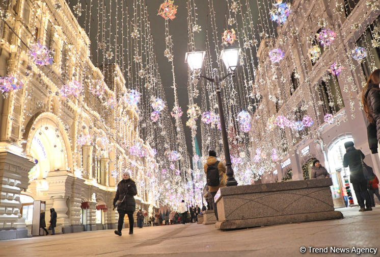 Moskva Yeni ili qarşılamağa hazırlaşır (FOTOREPORTAJ)