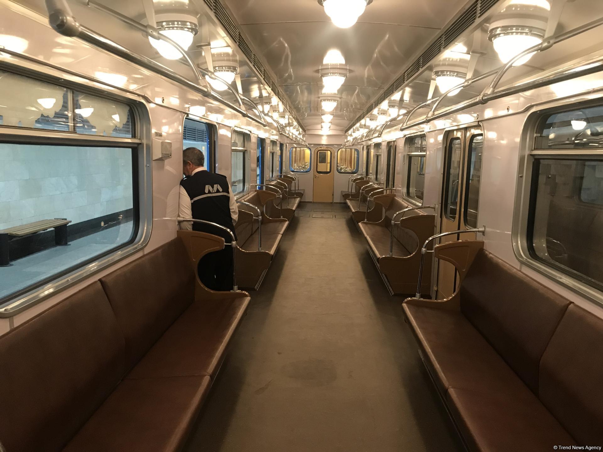Bakı metrosunda Yeni il - Retro vaqonlarda nostalji səyahət (FOTO)