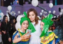 Birinci vitse-prezident Mehriban Əliyeva uşaqlar üçün təşkil olunan ənənəvi bayram şənliyində iştirak edib (FOTO/VİDEO)