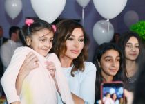 First Vice-President Mehriban Aliyeva attends traditional New Year party for children arranged by Heydar Aliyev Foundation (PHOTO/VIDEO)