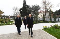 President Ilham Aliyev views ongoing renovation works in another park in Baku (PHOTO)