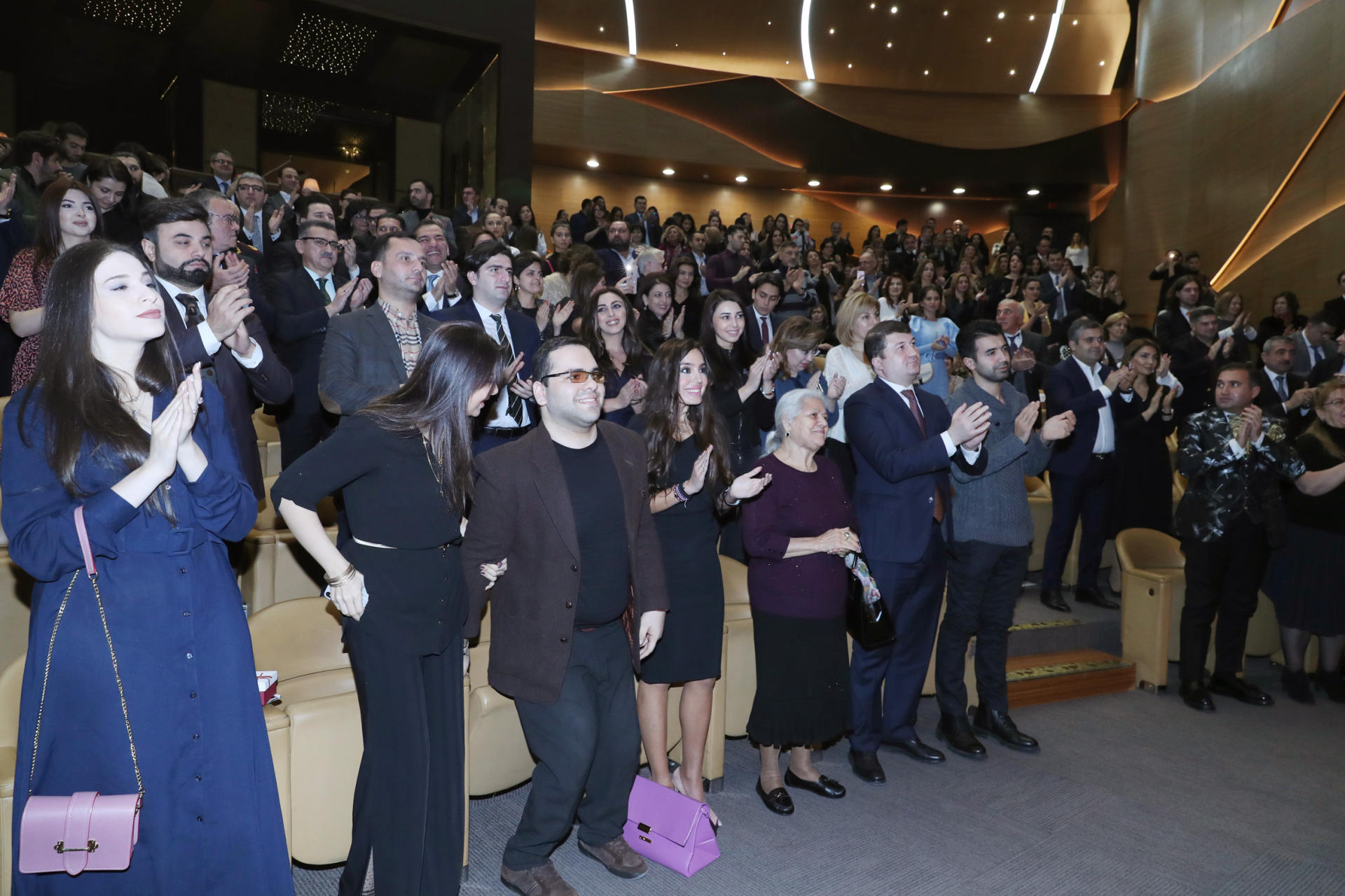 Вице-президент Фонда Гейдара Алиева Лейла Алиева присутствовала на концерте по случаю Дня солидарности азербайджанцев мира и Нового года в Международном центре мугама (ФОТО)