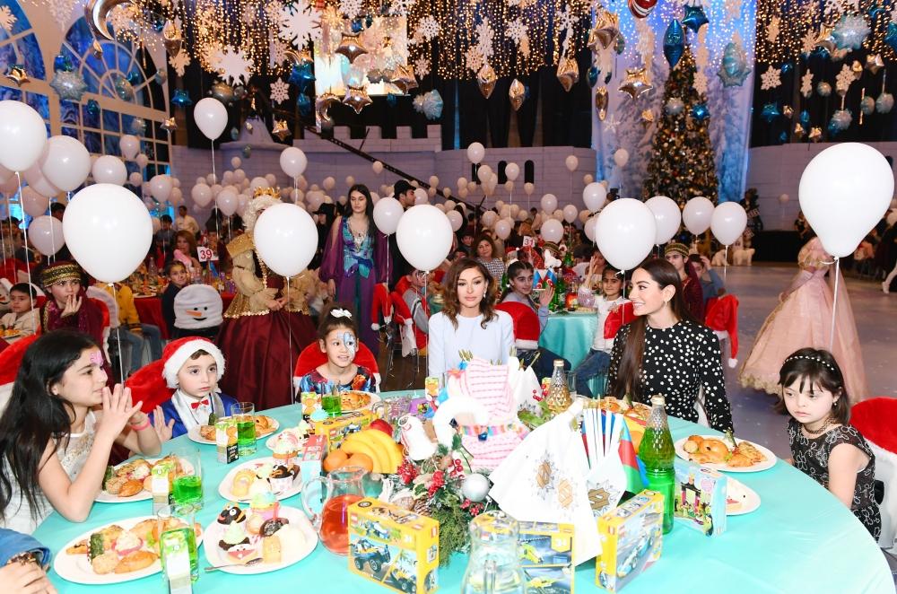 First Vice-President Mehriban Aliyeva attends traditional New Year party for children arranged by Heydar Aliyev Foundation (PHOTO/VIDEO)