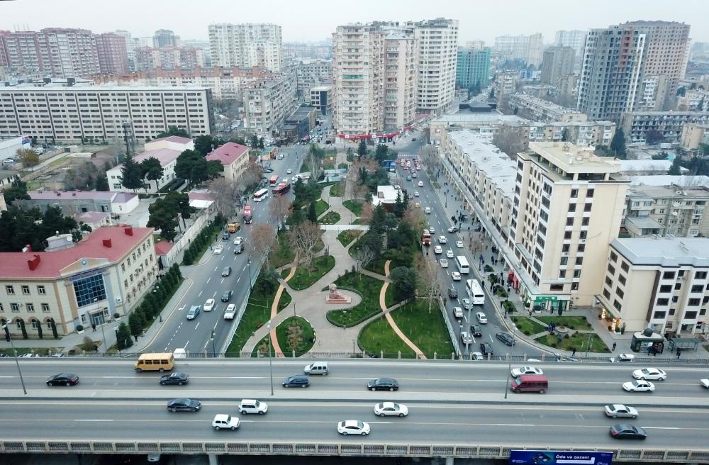 President Ilham Aliyev views ongoing renovation works in another park in Baku (PHOTO)