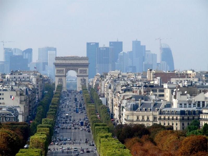 Власти Парижа запретили манифестации "желтых жилетов" на Елисейских полях 31 декабря
