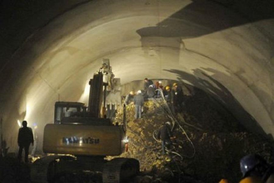 Четверо погибли при обрушении туннеля в Китае