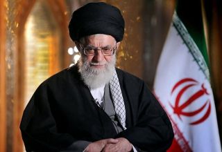 Али Хаменеи назвал удары США по иракскому ополчению "мерзостью"